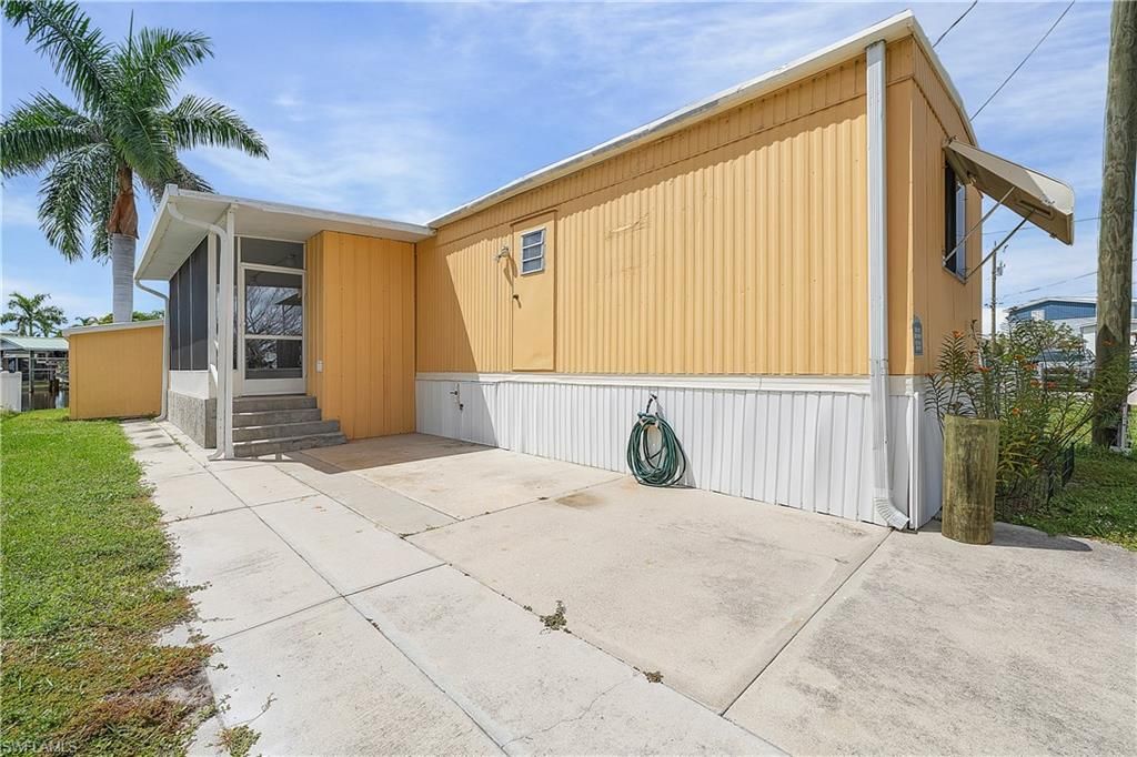 3851 Coconut DR, ST. JAMES CITY, FL 33956 — photo 3