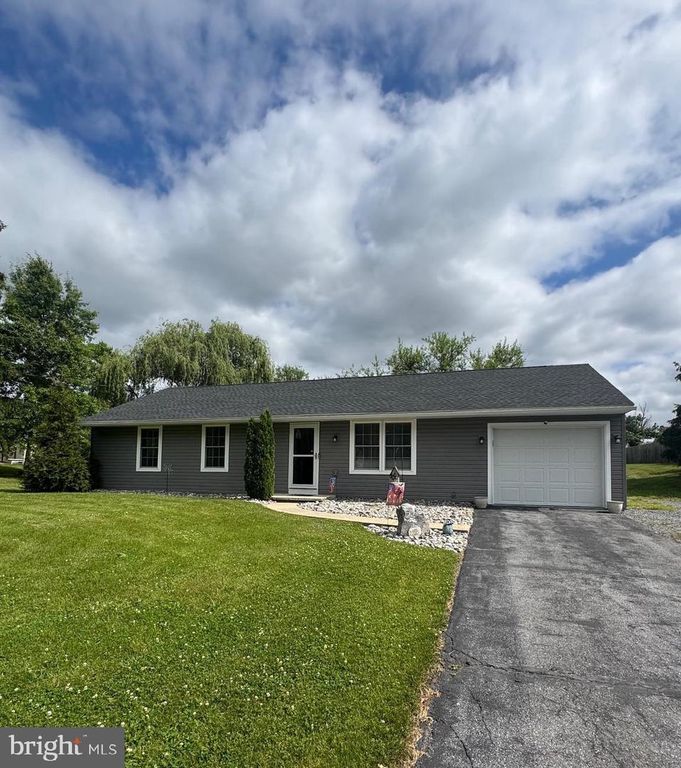 743 LINDIA DRIVE, Chambersburg, PA 17202