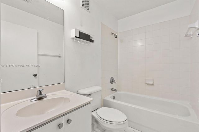 985 NE 34th Ave 202, Homestead, FL 33033