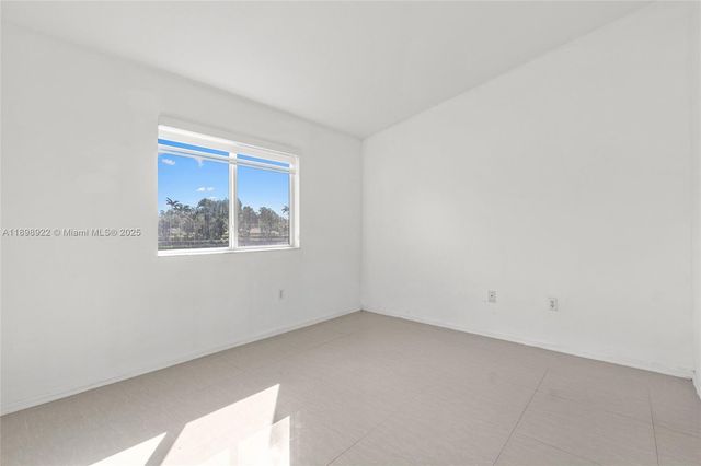 985 NE 34th Ave 202, Homestead, FL 33033