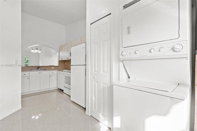 985 NE 34th Ave 202, Homestead, FL 33033