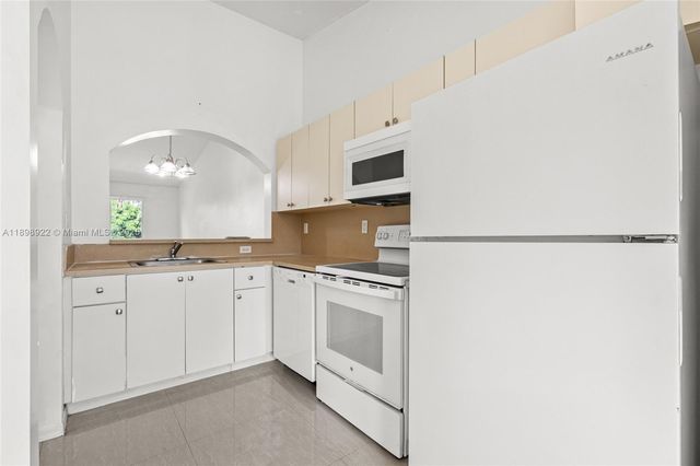 985 NE 34th Ave 202, Homestead, FL 33033