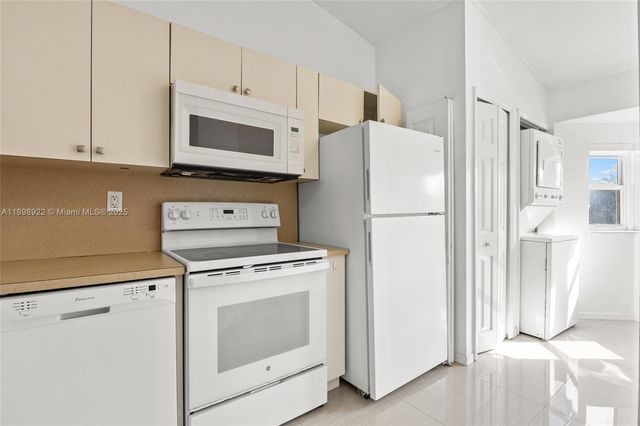 985 NE 34th Ave 202, Homestead, FL 33033