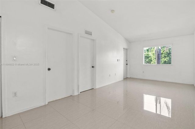 985 NE 34th Ave 202, Homestead, FL 33033