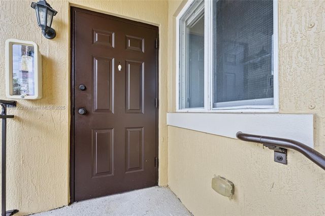 985 NE 34th Ave 202, Homestead, FL 33033