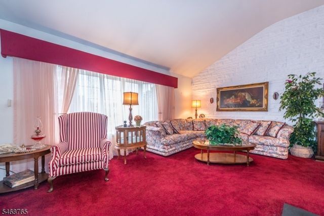 103 Sandra Dr, Totowa Boro, NJ 07512