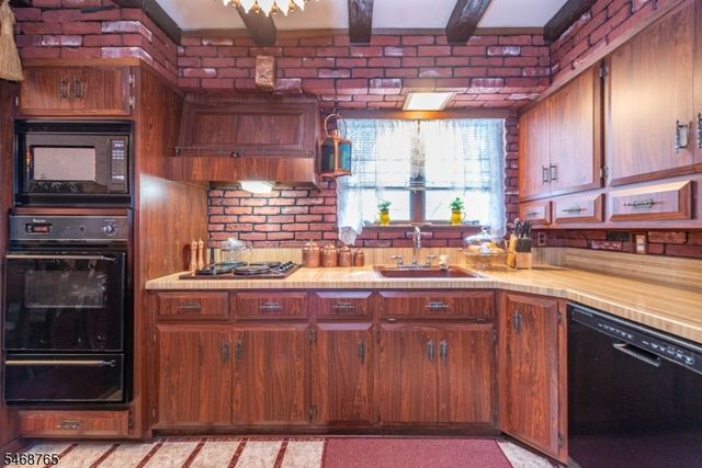 103 Sandra Dr, Totowa Boro, NJ 07512