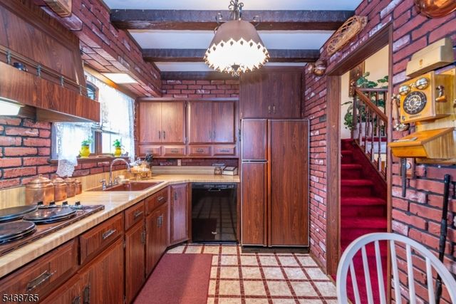 103 Sandra Dr, Totowa Boro, NJ 07512