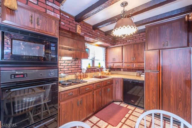 103 Sandra Dr, Totowa Boro, NJ 07512