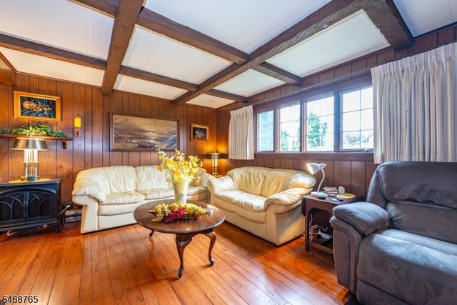 103 Sandra Dr, Totowa Boro, NJ 07512