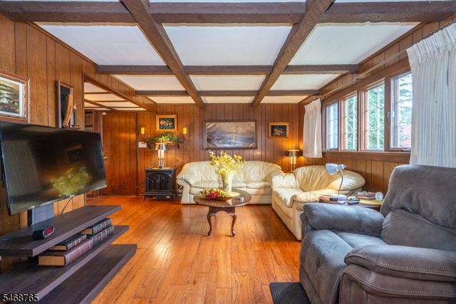 103 Sandra Dr, Totowa Boro, NJ 07512