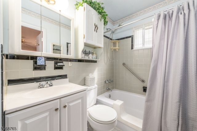 103 Sandra Dr, Totowa Boro, NJ 07512