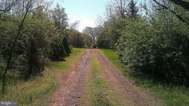 198 OAK LN, Bernville, PA 19506