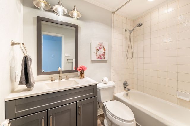 9210 Linda Vista Drive, Rowlett, TX 75088