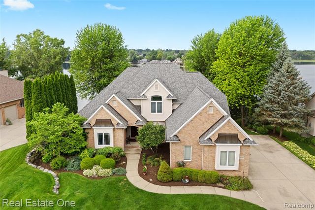 16048 Pine Bluff Court, Fenton, MI 48430