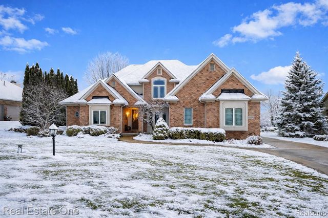 16048 Pine Bluff Court, Fenton, MI 48430