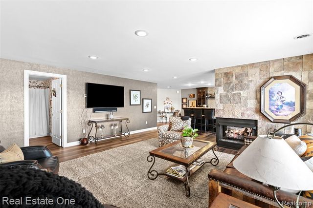 16048 Pine Bluff Court, Fenton, MI 48430