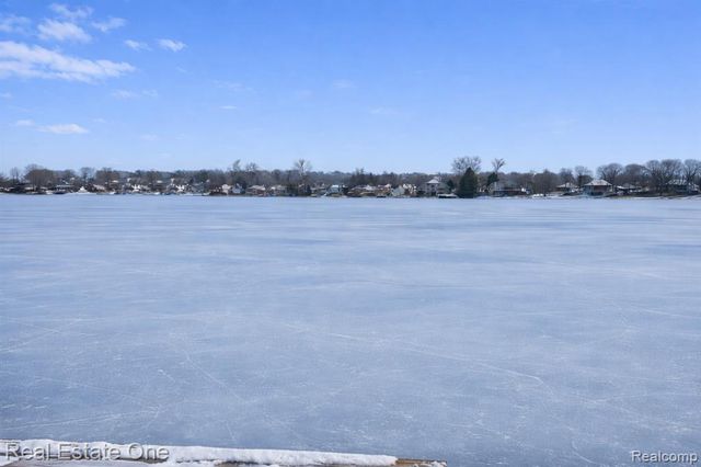 16048 Pine Bluff Court, Fenton, MI 48430