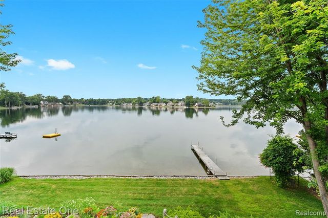 16048 Pine Bluff Court, Fenton, MI 48430