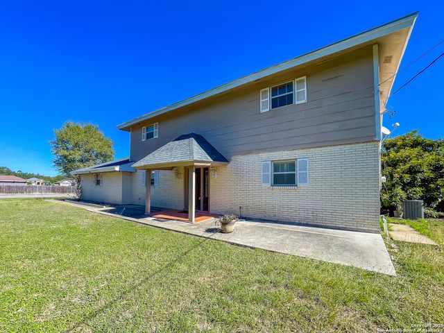 1800 Jones, Beeville, TX 78102