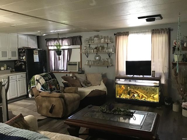 2338 E Tanner Lane, Winamac, IN 46996