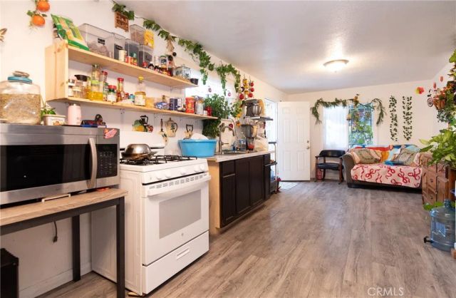 415 95th Street, Los Angeles, CA 90044