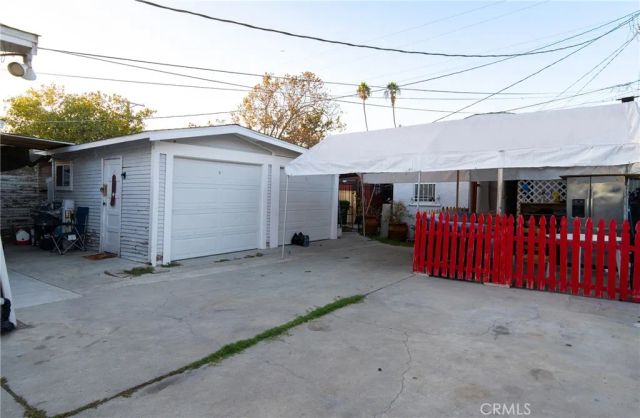 415 95th Street, Los Angeles, CA 90044
