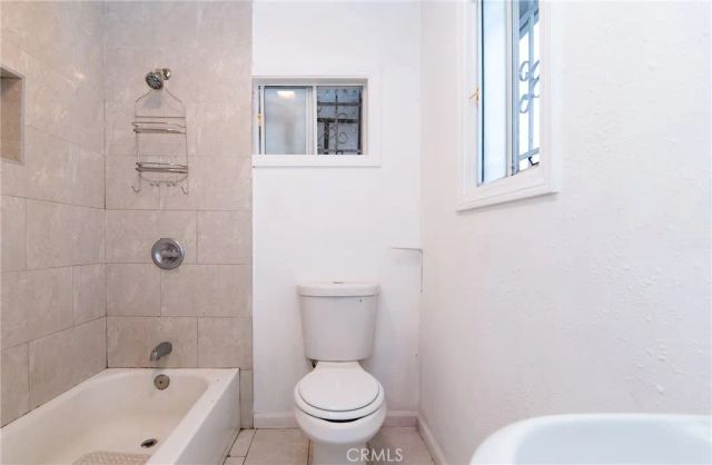 415 95th Street, Los Angeles, CA 90044