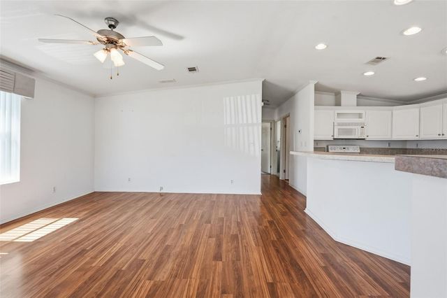 39206 FLORA AVENUE, Zephyrhills, FL 33542