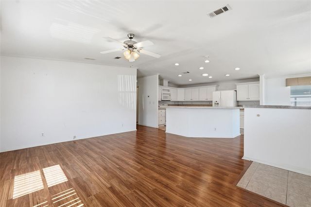 39206 FLORA AVENUE, Zephyrhills, FL 33542