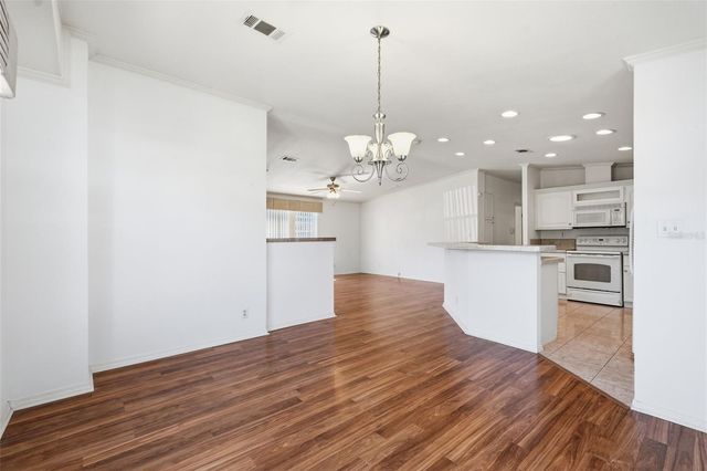 39206 FLORA AVENUE, Zephyrhills, FL 33542