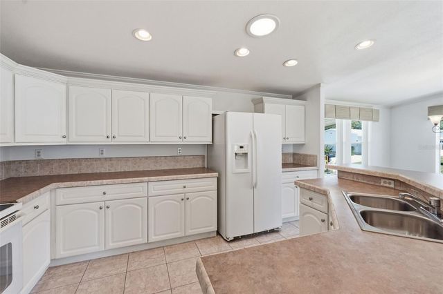 39206 FLORA AVENUE, Zephyrhills, FL 33542