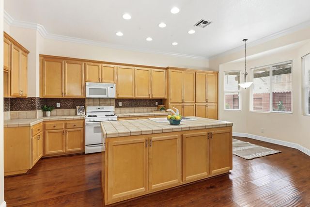 5125 Fawn Hollow Way, Antelope, CA 95843