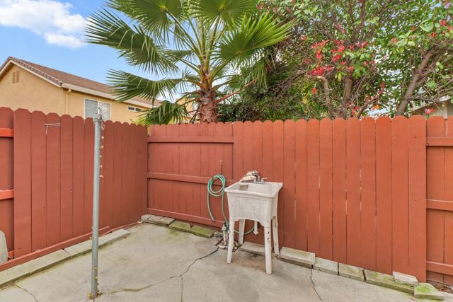 5125 Fawn Hollow Way, Antelope, CA 95843