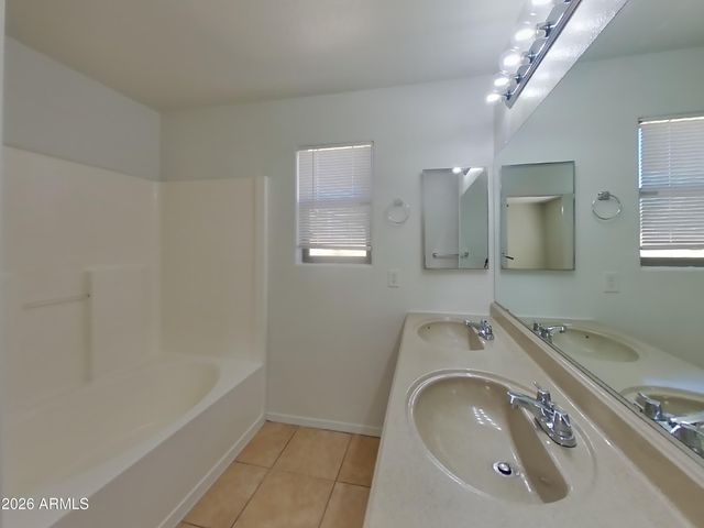 8123 W HAMMOND Lane, Phoenix, AZ 85043