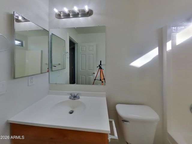 8123 W HAMMOND Lane, Phoenix, AZ 85043