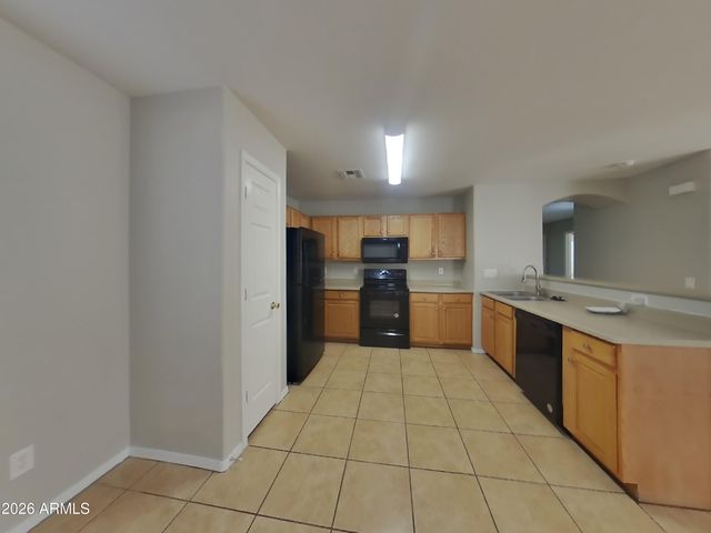 8123 W HAMMOND Lane, Phoenix, AZ 85043