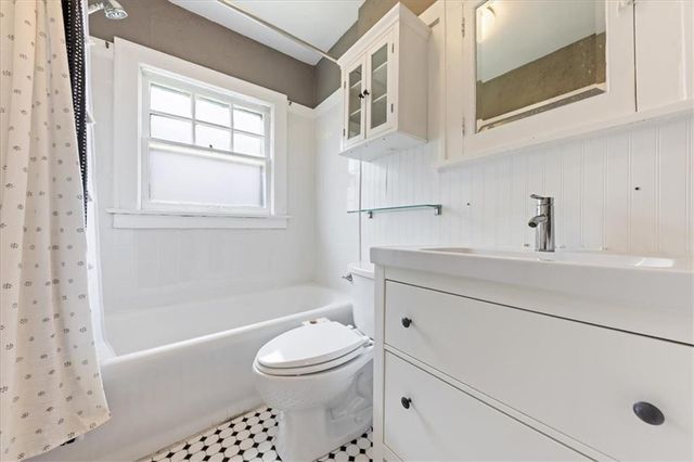6152 Locust Street, Kansas City, MO 64110