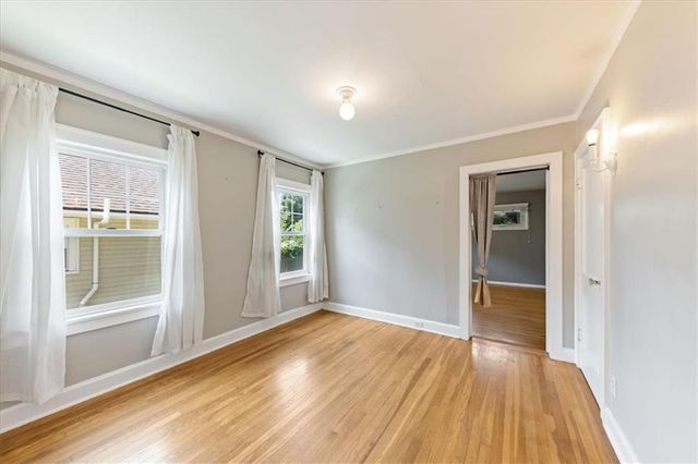 6152 Locust Street, Kansas City, MO 64110