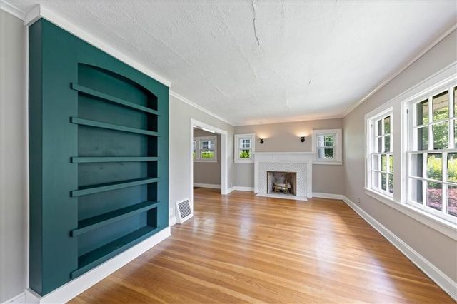 6152 Locust Street, Kansas City, MO 64110