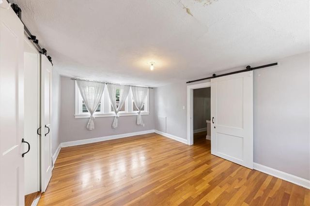 6152 Locust Street, Kansas City, MO 64110