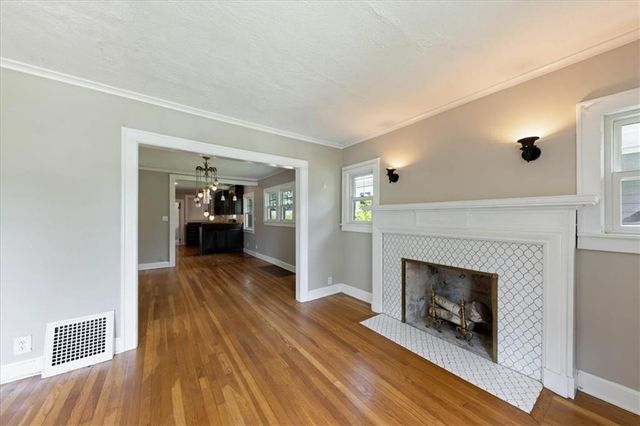 6152 Locust Street, Kansas City, MO 64110