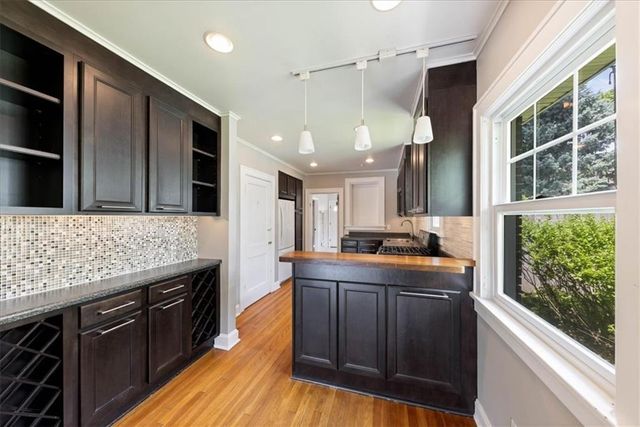 6152 Locust Street, Kansas City, MO 64110