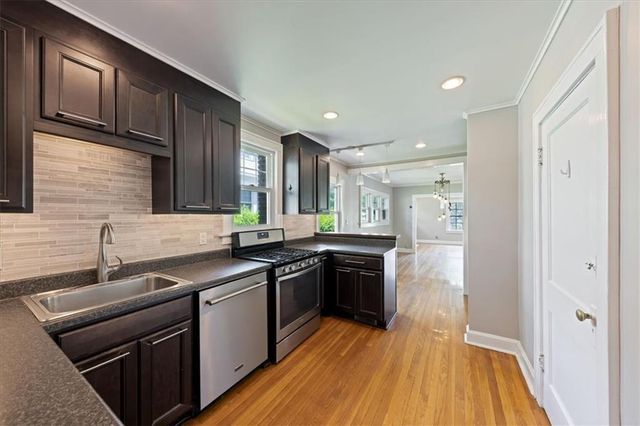 6152 Locust Street, Kansas City, MO 64110