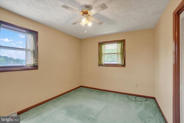 95 VINTON DR, York, PA 17402