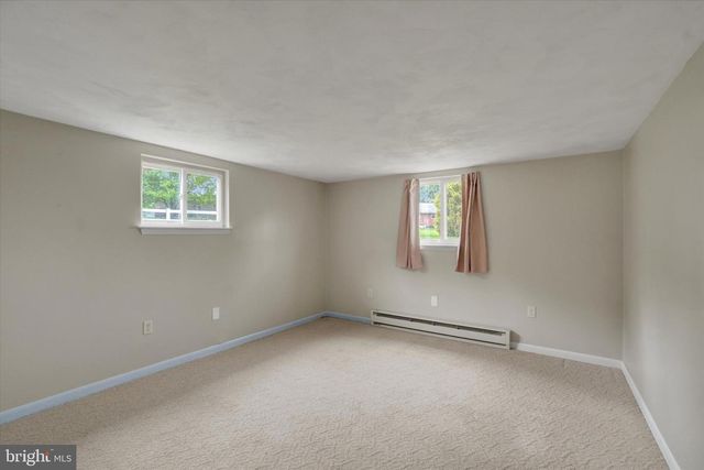 95 VINTON DR, York, PA 17402