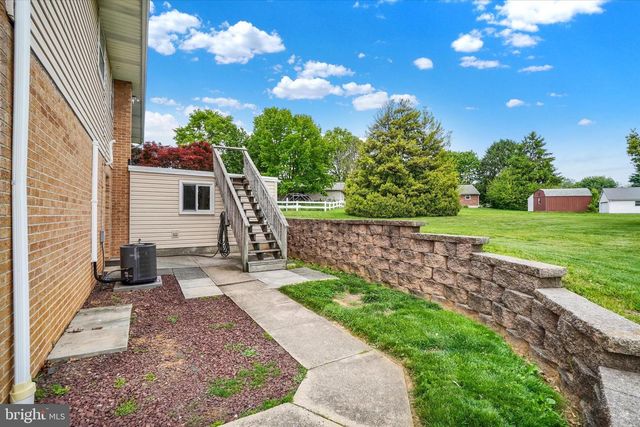 95 VINTON DR, York, PA 17402