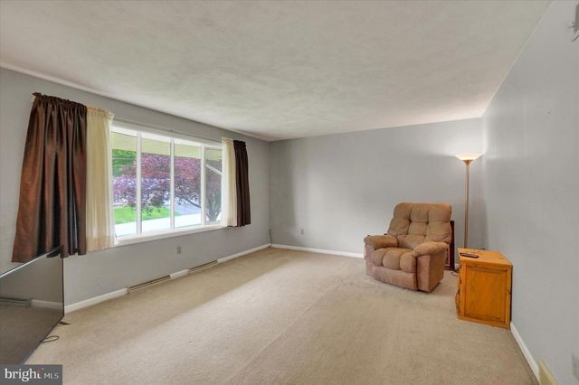 95 VINTON DR, York, PA 17402