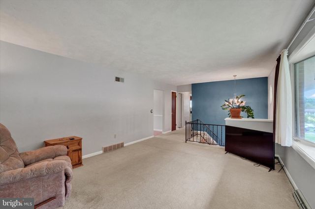 95 VINTON DR, York, PA 17402