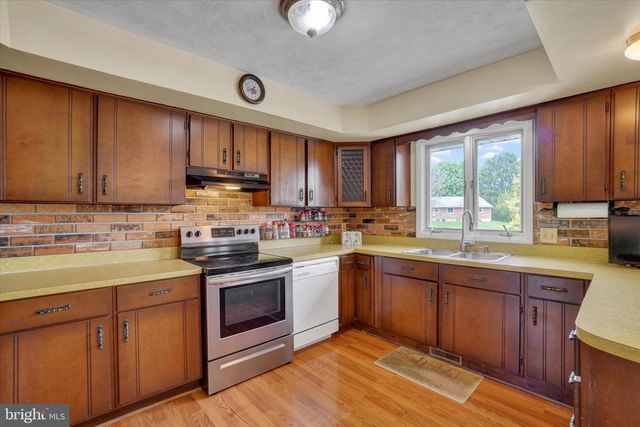 95 VINTON DR, York, PA 17402